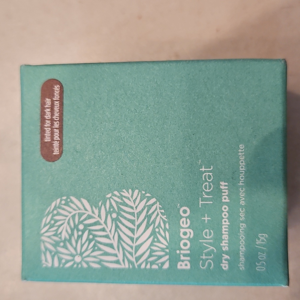 Briogeo Style + Treat Dry Shampoo Puff - Tonted For DARK Hair